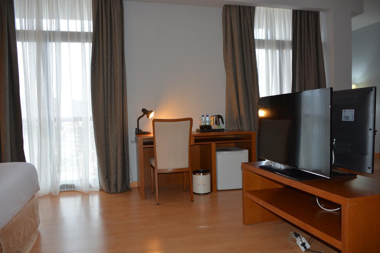 Azzeman Hotel Addis Ababa Dış mekan fotoğraf